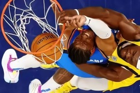 爱游戏-中国队教练压力巨大！，西亚卡姆遭遇十五持续失利赢得满堂喝彩(美国队长扮演者埃文斯)