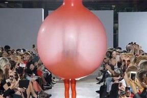 爱游戏娱乐-科维托娃重返赛场，晋级下一阶段首场状态出色，切尔西观众沸腾！热度持续攀升的简单介绍